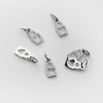 Mini zawieszka ze stali szlachetnej kłódka z serduszkiem w kolorze srebrnym 8mm