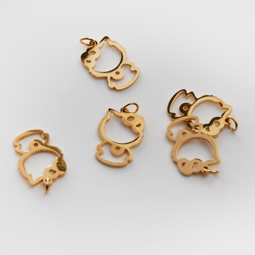 Zawieszka ze stali szlachetnej hello Kitty w kolorze złotym 15mm PVD