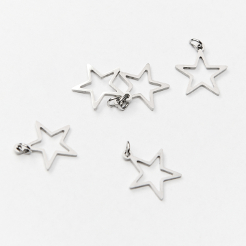 Zawieszka ze stali chirurgicznej gwiazdka wycięta w kolorze srebrnym 13mm
