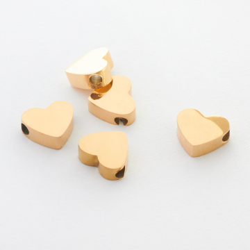 Koralik ze stali chirurgicznej serce w kolorze złotym 5,5mm