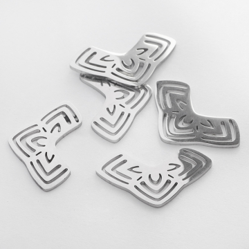 Zawieszka ze stali szlachetnej do naszyjnika ozdobna w kolorze srebrnym 25mm