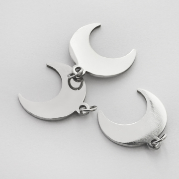 Zawieszka ze stali szlachetnej róg obfitości w kolorze srebrnym 19mm