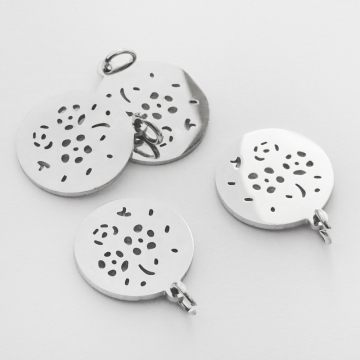 Zawieszka ze stali szlachetnej kółko wycinane w kolorze srebrnym 15mm