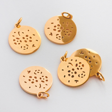 Zawieszka ze stali chirurgicznej kółko wycinane w kolorze złotym 15mm