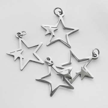 Zawieszka ze stali szlachetnej dwie gwiazdki w kolorze srebrnym 22mm