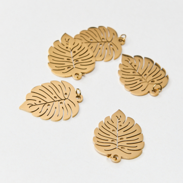 Zawieszka ze stali chirurgicznej liść monstery do naszyjnika w kolorze złotym 26mm PVD