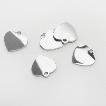 Zawieszka ze stali chirurgicznej serce w kolorze srebrnym 11mm