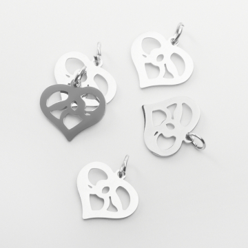 Zawieszka ze stali szlachetnej serce w kolorze srebrnym 13mm