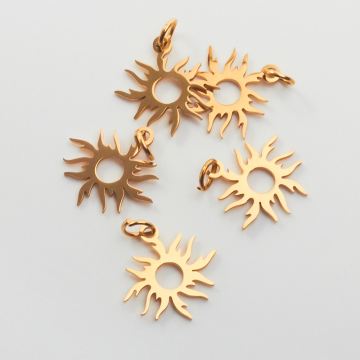 Zawieszka ze stali chirurgicznej słoneczko wycięte w kolorze złotym 14mm PVD