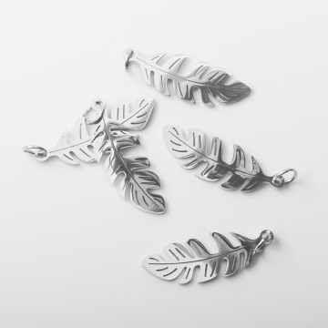 Zawieszka ze stali szlachetnej piórko w kolorze srebrnym 26mm