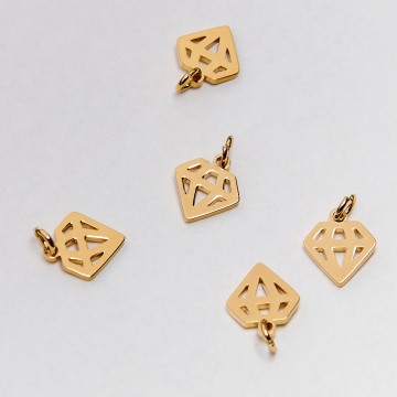 Zawieszka ze stali chirurgicznej mini diamencik w kolorze złotym 9mm PVD