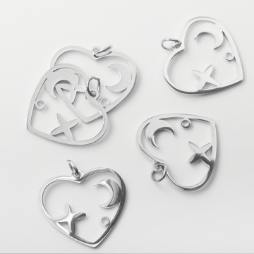 Zawieszka ze stali chirurgicznej serce z księżycem i gwiazdą w kolorze srebrnym 19mm