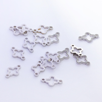 Łącznik ze stali chirurgicznej koniczynka marokańska w kolorze srebrnym 11mm