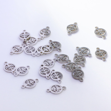 Łącznik  ze stali chirurgicznej drzewo życia w kółku w kolorze srebrnym 11,8mm