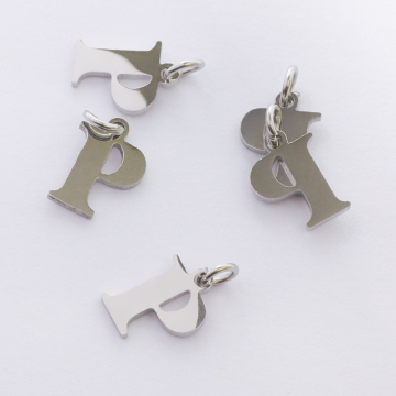 Zawieszka ze stali szlachetnej literka P w kolorze srebrnym 10mm