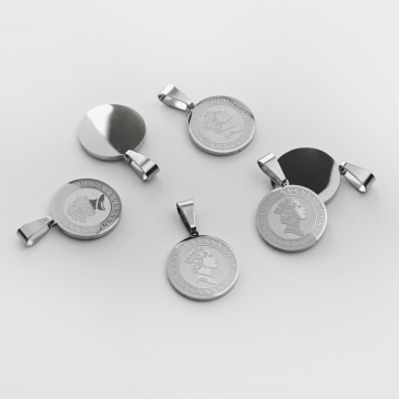 Zawieszka ze stali chirurgicznej moneta z Królową Elżbietą w kolorze srebrnym 16,5mm