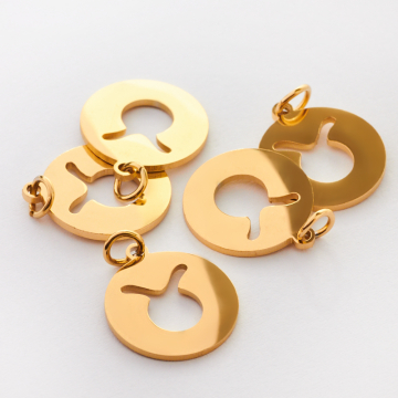 Zawieszka ze stali szlachetnej znak zodiaku Byk w kolorze złotym 15mm