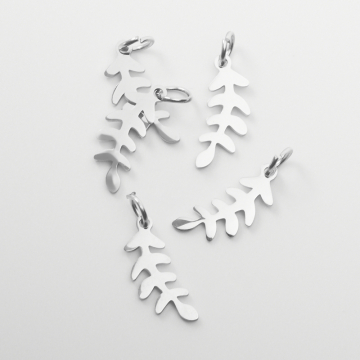 Zawieszka ze stali szlachetnej listek w kolorze srebrnym 15mm