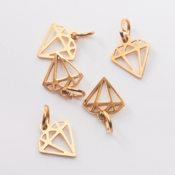 Zawieszka ze stali szlachetnej diamencik w kolorze złotym 9,5mm
