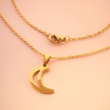 Naszyjnik ze stali chirurgicznej księżyc w kolorze złotym 45cm