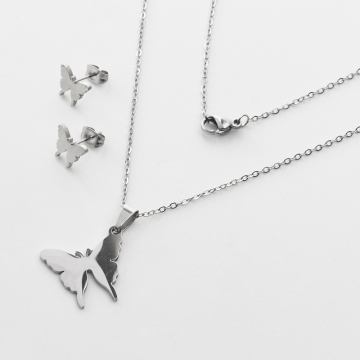 Komplet biżuterii ze stali chirurgicznej z kolczykami motylek w kolorze srebrnym 45cm