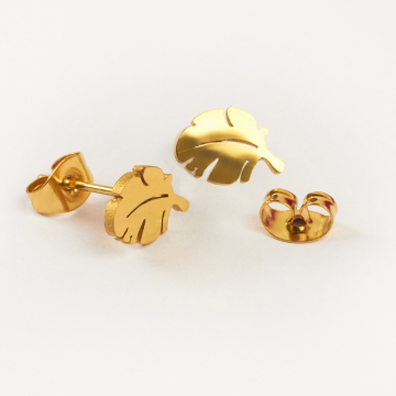 Kolczyki ze stali chirurgicznej liść monstery w kolorze złotym 6x9mm