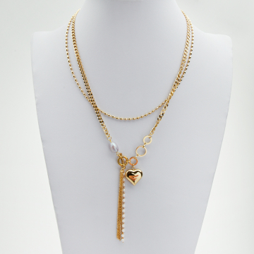 Łańcuszek ze stali chirurgicznej z serduszkiem i perłą w kolorze złotym 45cm