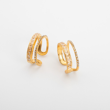 Pierścionek obrączka ze stali chirurgicznej z cyrkoniami w kolorze złotym 18mm