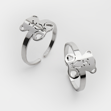 Pierścionek regulowany ze stali chirurgicznej z misiem w kolorze srebrnym 20mm