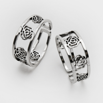 Obrączka regulowana ze stali chirurgicznej z różą w kolorze srebrnym 20mm
