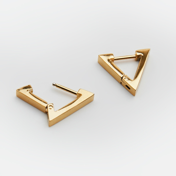 Kolczyki kajdanki ze stali chirurgicznej trójkąty w kolorze złotym 13mm