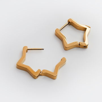 Kolczyki kajdanki ze stali chirurgicznej gwiazdki w kolorze złotym 18mm