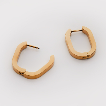 Kolczyki kajdanki ze stali szlachetnej owale w kolorze złotym 18x14mm