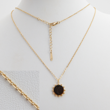 Naszyjnik ze stali chirurgicznej z ozdobnym kółkiem z onyksem w kolorze złotym 47cm PVD