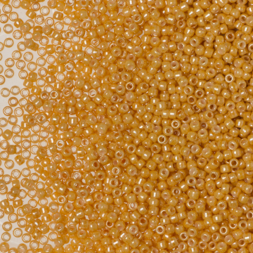 Koraliki TOHO Round 15/0 Opaque-Lustered Dark Beige