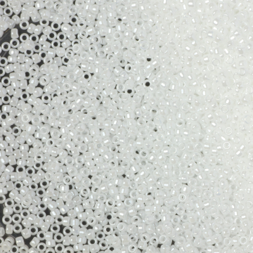 Koraliki TOHO Round Opaque-Lustered White 15/0