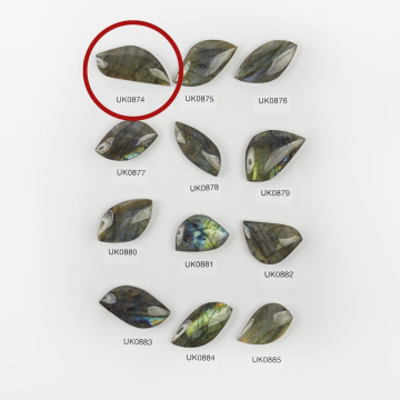 Labradoryt kaboszon nieregularny 43mm
