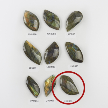 Labradoryt kaboszon nieregularny 45mm