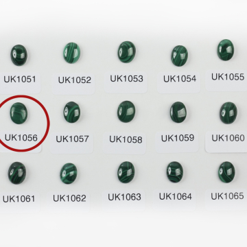 Malachit naturalny kaboszon owal 10,2mm