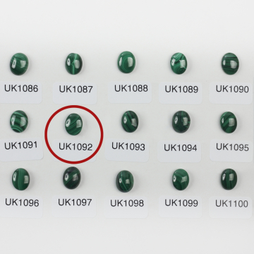 Malachit naturalny kaboszon owal 10,1mm