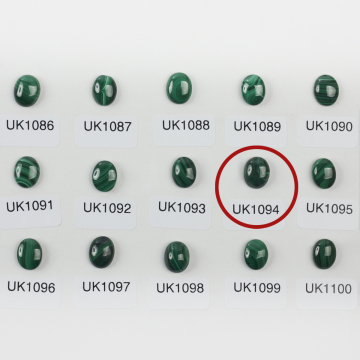 Malachit naturalny kaboszon owal 10,3mm