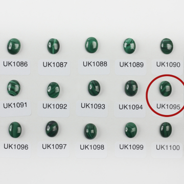 Malachit naturalny kaboszon owal 10mm