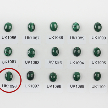 Malachit naturalny kaboszon owal 10,2mm