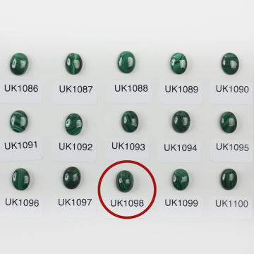 Malachit naturalny kaboszon owal 10,2mm