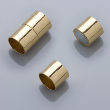 Zapięcie magnetyczne rurki w kolorze złotym 26x10mm