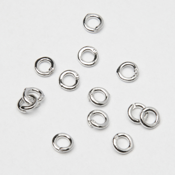 Kółeczko z zabezpieczeniem do podwieszania zawieszek mosiądz posrebrzany 925 5,5mm