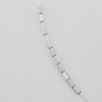 Przekładka słupek z mosiądzu w kolorze srebrnym 2x4mm