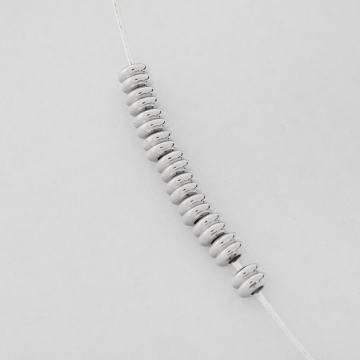 Przekładka oponka nacięta z mosiądzu w kolorze srebrnym 4mm