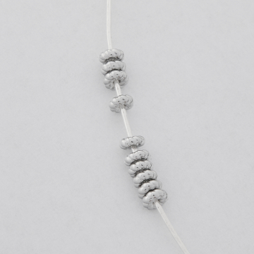 Przekładka oponka skręcana z mosiądzu w kolorze srebrnym 4mm