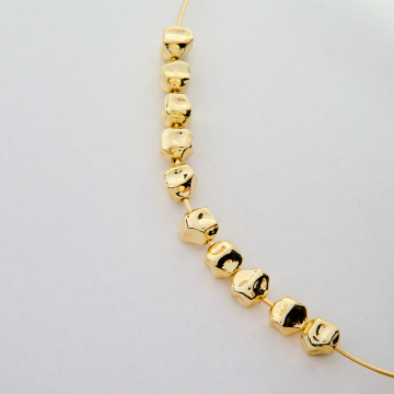 Przekładka nugget z mosiądzu w kolorze złotym 7x6mm